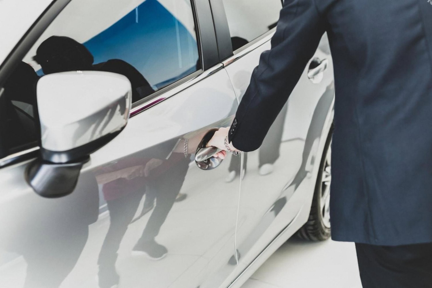 Why More Dubai Professionals Are Switching to Monthly Chauffeur Services